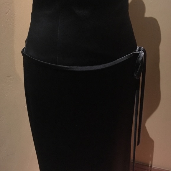 Elegant Tahari black evening gown/formal gown/prom dress. - Picture 5 of 9